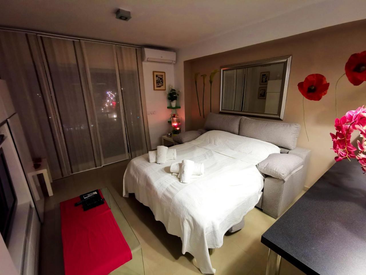 Apartamento Carihuela ตอร์เรโมลิโนส ภายนอก รูปภาพ