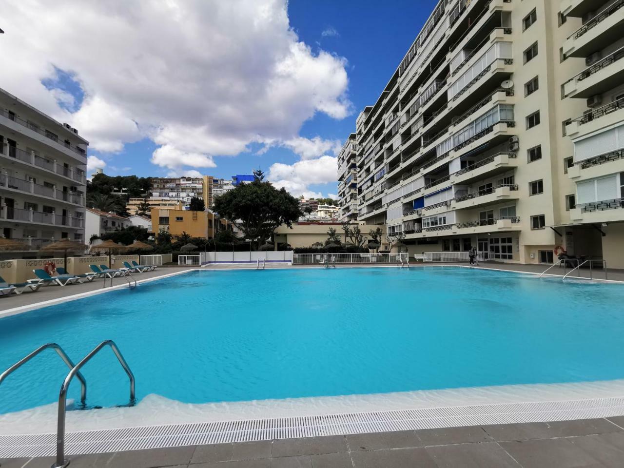 Apartamento Carihuela ตอร์เรโมลิโนส ภายนอก รูปภาพ